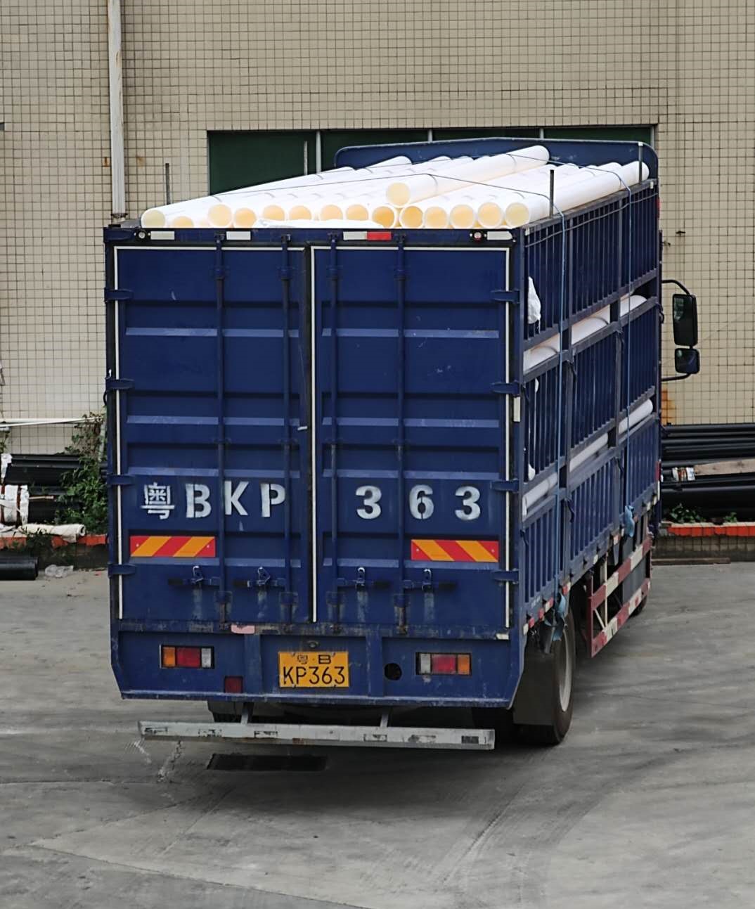 放假回來該收心了,深捷通第一車PVC電力管發(fā)送中